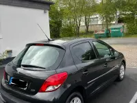 Gebraucht Peugeot 207 Tendance 95 PS (69 kW) 2011 Schwarz Kleinwagen