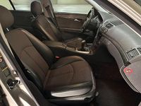 Gebraucht Mercedes E200 163 PS (119 kW) 2004 Silber Limousine