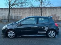 Używany Renault Clio III 90 KM (66 kW) 2006 Czarny Hatchback