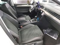 Gebraucht VW Passat Elegance 150 PS (110 kW) 2023 Weiss Kombi