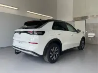 Neu VW T-Roc Life 150 PS (110 kW) 2026 [0qa1] pure white / dach schwarz SUV