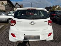 Gebraucht Hyundai i10 66 PS (48 kW) 2015 Weiß Kleinwagen
