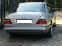 Gebraucht Mercedes E200 136 PS (100 kW) 1994 Silber Limousine