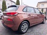 Gebraucht Hyundai i30 120 PS (88 kW) 2017 Braun Limousine
