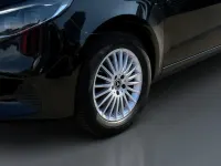 Gebraucht Mercedes V300 Avantgarde 237 PS (174 kW) 2025 Schwarz Van / Kleinbus