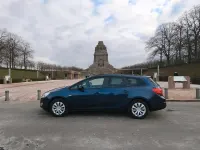 Gebraucht Opel Astra 101 PS (74 kW) 2011 Blau Kombi