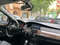 Gebraucht BMW 525 197 PS (144 kW) 2009 Silber Limousine