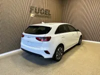Neu Kia Ceed Play 2025 Weiss Kleinwagen