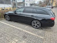 Gebraucht Mercedes E220 194 PS (142 kW) 2019 Schwarz Limousine