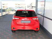 Gebraucht Toyota Yaris Basis 111 PS (81 kW) 2019 Rot Limousine