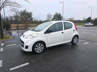 Gebraucht Peugeot 107 68 PS (50 kW) 2010 Weiß Kleinwagen