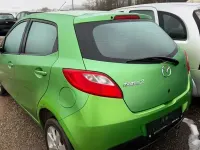 Usata Mazda 2 Independence 86 CV (63 kW) 2009 Verde Utilitaria