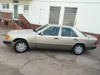 Gebraucht Mercedes E200 118 PS (86 kW) 1992 Grau Kombi