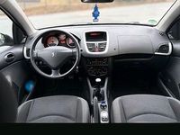 Gebraucht Peugeot 206 60 PS (44 kW) 2011 Schwarz Kleinwagen