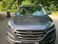 Gebraucht Hyundai Tucson Intro Edition 177 PS (130 kW) 2016 Grau SUV