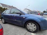 Gebraucht Ford Focus 105 PS (77 kW) 2005 Blau Kleinwagen