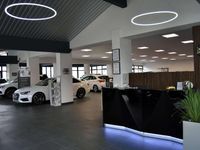 Gebraucht Mercedes C300e 204 PS (150 kW) 2023 Schwarz Kombi