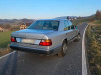 Gebraucht Mercedes E250 95 PS (69 kW) 1993 Silber Limousine