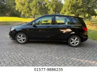 Gebraucht Mercedes B180 122 PS (89 kW) 2012 Schwarz Kleinwagen