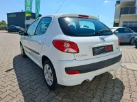 Gebraucht Peugeot 206 Basis 73 PS (53 kW) 2011 Blanc banquise Kleinwagen