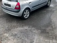 Używany Renault Clio II Authentique 75 KM (55 kW) 2002 Szary Sedan/Limuzyna