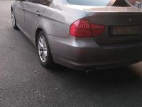 Gebraucht BMW 318 143 PS (105 kW) 2010 Silber Limousine