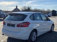 Gebraucht BMW 218 140 PS (102 kW) 2015 Weiß Van / Kleinbus