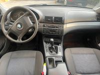 Gebraucht BMW 318 143 PS (105 kW) 2004 Silber Kombi