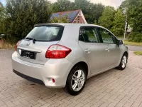 Gebraucht Toyota Auris 99 PS (72 kW) 2012 Silber Kleinwagen