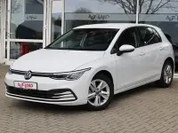 Gebraucht VW Golf VIII Life 131 PS (96 kW) 2022 Weiß Limousine