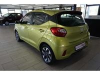 Gebraucht Hyundai i10 Trend 63 PS (46 kW) 2024 Gelb Kleinwagen