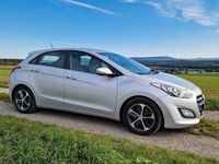 Gebraucht Hyundai i30 Trend 110 PS (80 kW) 2015 Silber Limousine