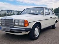 Używany Mercedes E230 136 KM (100 kW) 1983 Biały Sedan/Limuzyna