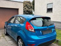 Gebraucht Ford Fiesta 80 PS (58 kW) 2014 Blau Kleinwagen