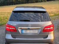 Gebraucht Mercedes B200 156 PS (114 kW) 2014 Grau Van / Kleinbus