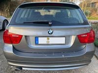 Gebraucht BMW 320 177 PS (130 kW) 2010 Silber Kombi