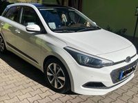 Gebraucht Hyundai i20 Trend 90 PS (66 kW) 2015 Weiß Kleinwagen