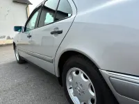 Gebraucht Mercedes E290 129 PS (94 kW) 1996 Silber Limousine