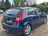Gebraucht Hyundai i30 Comfort 109 PS (80 kW) 2011 Blau Kleinwagen