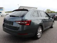 Gebraucht Skoda Superb LAURIN & KLEMENT 190 PS (139 kW) 2018 Grau Kombi