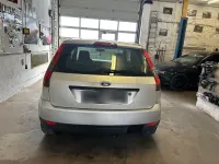 Gebraucht Ford Fiesta 70 PS (51 kW) 2002 Silber Kleinwagen