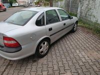gebraucht Opel Vectra silber Bj.98 top Zustand,1,6l 100PS Benziner