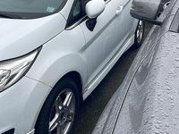 Gebraucht Ford Fiesta 80 PS (58 kW) 2013 Weiß Kleinwagen