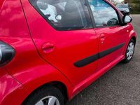 Używany Toyota Aygo Basis 68 KM (50 kW) 2010 Czerwony Hatchback