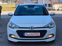 Gebraucht Hyundai i20 Classic 75 PS (55 kW) 2016 Weiß Limousine
