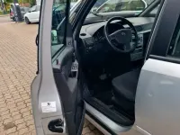 Używany Opel Meriva Basis 101 KM (74 kW) 2005 Srebrny Minivan