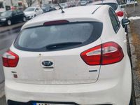 Gebraucht Kia Rio 74 PS (54 kW) 2014 Weiß Kleinwagen