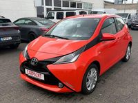 Gebraucht Toyota Aygo X-play 69 PS (50 kW) 2015 Orange Kleinwagen