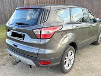 Gebraucht Ford Kuga Titanium 182 PS (133 kW) 2017 Braun SUV