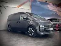 Gebraucht Hyundai Staria Signature 177 PS (130 kW) 2022 Grau Van / Kleinbus